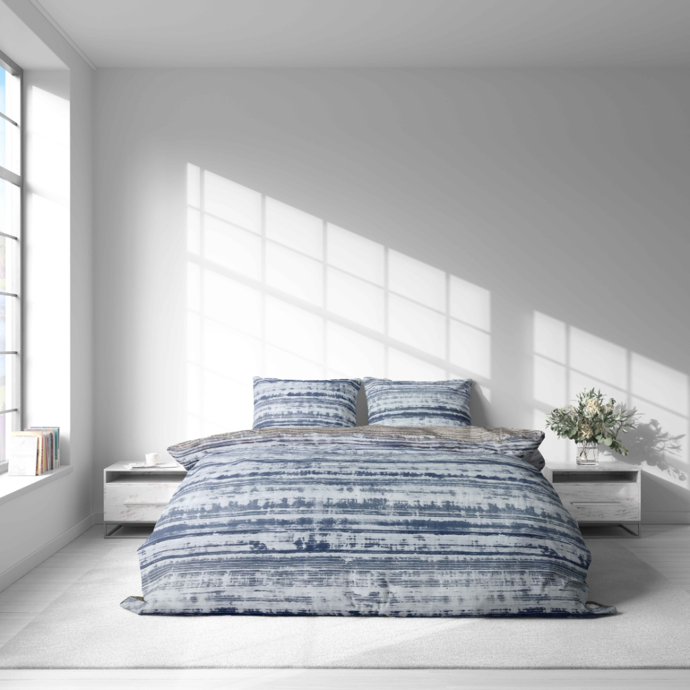 Bedding Set „Eden“. Patterned bedding sets, 140x200 cm, 200x200 cm, 200x220 cm. Dark and light blue bedding with a horizontal stripe pattern in different thicknesses for a dynamic, elegant appearance.