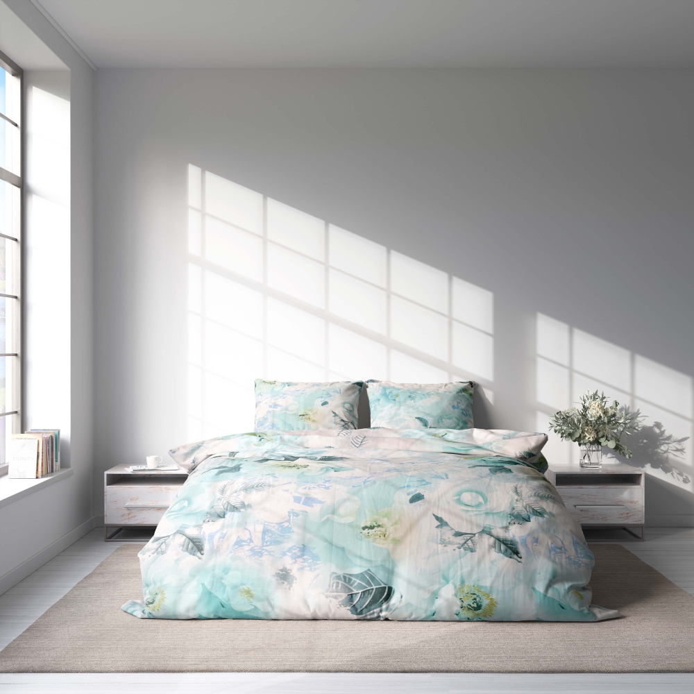 Bedding Set „Elysian“. Bedding sets 135x200, 140x200 cm, 200x200 cm, 200x220 cm. Elegant white bedding set featuring oversized light blue blooms.