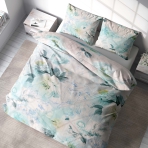 Bedding Set „Elysian“. Bedding sets 135x200, 140x200 cm, 200x200 cm, 200x220 cm. Chic white bedding set with beautiful, prominent light blue flowers.