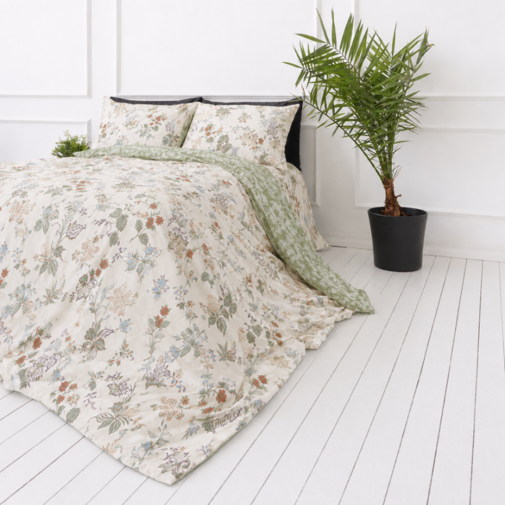 Bedding Set „English Garden“. Bedding sets 135x200, 140x200 cm, 200x200 cm, 200x220 cm. Bedding set with soft green, blue and brownish plant motifs