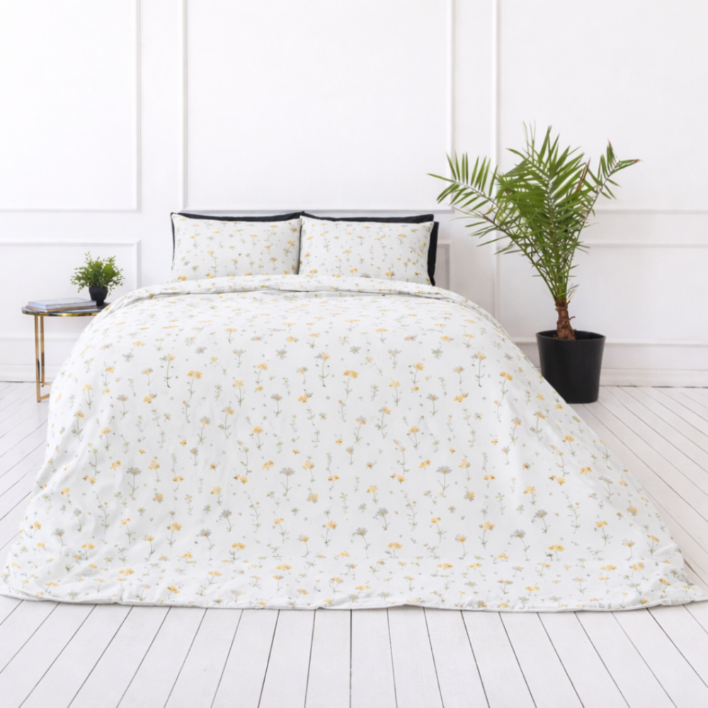 Bedding Set „Enigma“. Bedding sets 155x200, 100x140 cm, 140x200 cm, 150x200 cm, 160x200 cm, 180x200 cm, 200x200 cm, 200x220 cm, 220x240 cm. Soft white bedding set with a romantic small-scale pattern of yellow flowers and greenish plants.