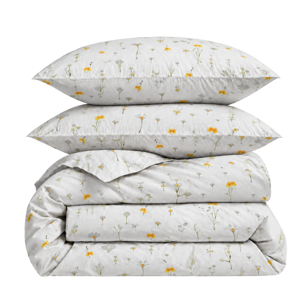 Bedding Set „Enigma“. Bedding sets 155x200, 100x140 cm, 140x200 cm, 150x200 cm, 160x200 cm, 180x200 cm, 200x200 cm, 200x220 cm, 220x240 cm. Bright white bedding set with a delicate pattern of yellow and grayish-blue wildflowers. Bedding Set „Enigma“. Bedding sets 155x200, 100x140 cm, 140x200 cm, 150x200 cm, 160x200 cm, 180x200 cm, 200x200 cm, 200x220 cm, 220x240 cm. Bright white bedding set with a delicate pattern of yellow and grayish-blue wildflowers.