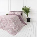 Bedding Set „Fiery“. Purple bedding, 140x200 cm, 200x200 cm, 200x220 cm. A subtle pink “toile” pattern of countryside scenes on a light background. Bedding Set „Fiery“. Purple bedding, 140x200 cm, 200x200 cm, 200x220 cm. A subtle pink “toile” pattern of countryside scenes on a light background.