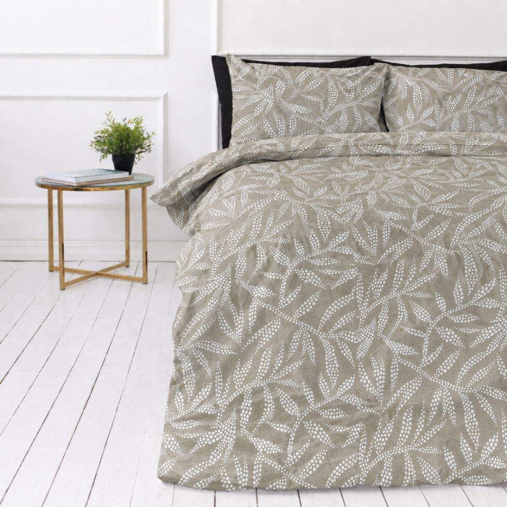 Bedding Set „Folk Harmony“. Bedding sets 135x200, 140x200 cm, 200x200 cm, 200x220 cm. Bedding set with an ethnic pattern and soft green and white flowers on a beige background. Bedding Set „Folk Harmony“. Bedding sets 135x200, 140x200 cm, 200x200 cm, 200x220 cm. Bedding set with an ethnic pattern and soft green and white flowers on a beige background.