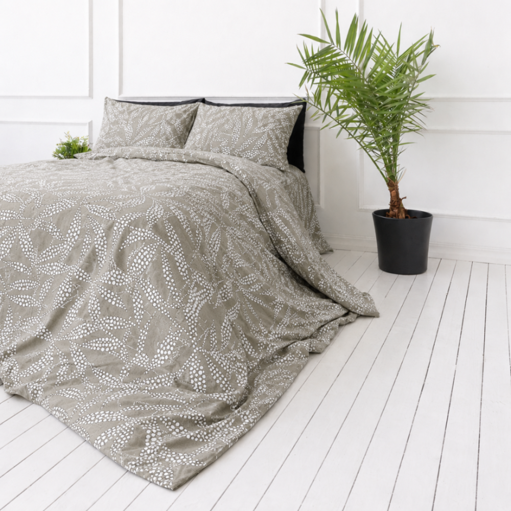 Bedding Set „Folk Harmony“. Bedding sets 135x200, 140x200 cm, 200x200 cm, 200x220 cm. Green and white flowers with an ethnic pattern on a beige bedding set, creating a calm atmosphere. Bedding Set „Folk Harmony“. Bedding sets 135x200, 140x200 cm, 200x200 cm, 200x220 cm. Green and white flowers with an ethnic pattern on a beige bedding set, creating a calm atmosphere.