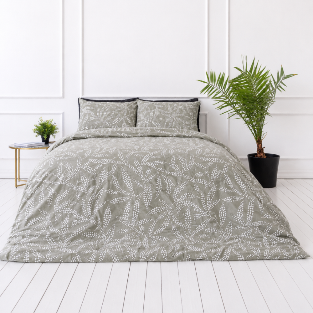 Bedding Set „Folk Harmony“. Bedding sets 135x200, 140x200 cm, 200x200 cm, 200x220 cm. Beige bedding with ethnic patterns and delicate green and white flowers. Bedding Set „Folk Harmony“. Bedding sets 135x200, 140x200 cm, 200x200 cm, 200x220 cm. Beige bedding with ethnic patterns and delicate green and white flowers.