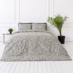 Bedding Set „Folk Harmony“. Bedding sets 135x200, 140x200 cm, 200x200 cm, 200x220 cm. Beige bedding with ethnic patterns and delicate green and white flowers. Bedding Set „Folk Harmony“. Bedding sets 135x200, 140x200 cm, 200x200 cm, 200x220 cm. Beige bedding with ethnic patterns and delicate green and white flowers.