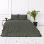 Bedding Set „Forest“. Bedding sets 155x200, 140x200 cm, 150x200 cm, 160x200 cm, 180x200 cm, 200x200 cm, 200x220 cm, 220x240 cm. Dark olive green bedding with lighter and darker tonal shifts along the folds.