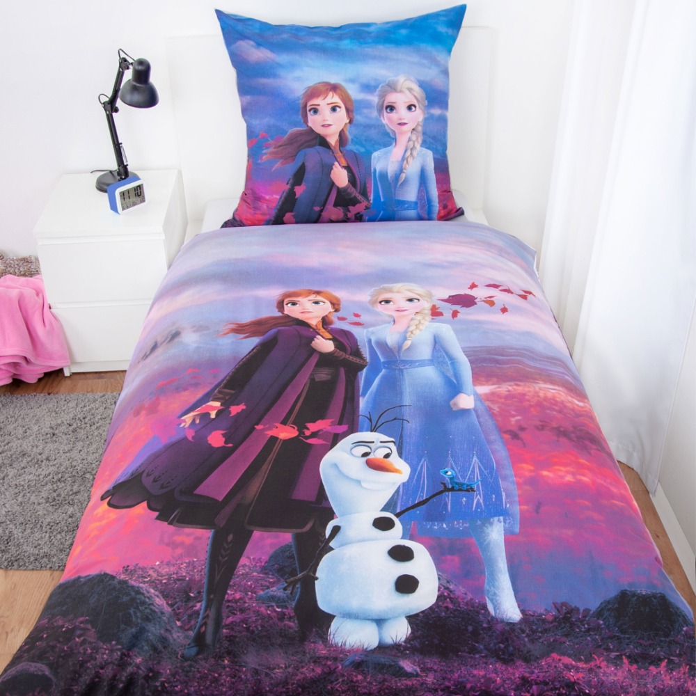 Bedding Set „Frozen“. Kids bedding, 135x200 cm. “frozen” design featuring anna, elsa, olaf and an autumn-coloured background. Bedding Set „Frozen“. Kids bedding, 135x200 cm. “frozen” design featuring anna, elsa, olaf and an autumn-coloured background.