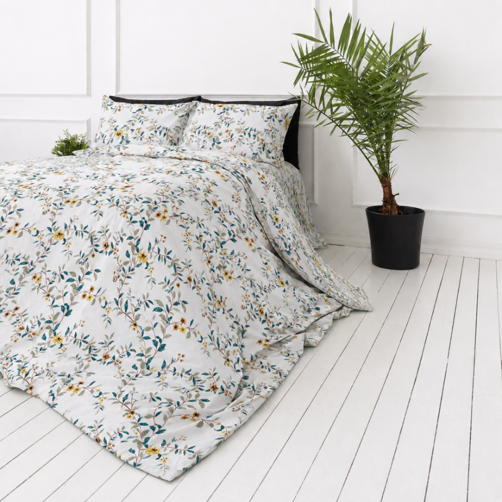 Bedding Set „Garden Bliss“. Patterned bedding sets, 140x200 cm, 200x200 cm, 200x220 cm. Bedding set with a white background, teal leaves and small blooms. Bedding Set „Garden Bliss“. Patterned bedding sets, 140x200 cm, 200x200 cm, 200x220 cm. Bedding set with a white background, teal leaves and small blooms.