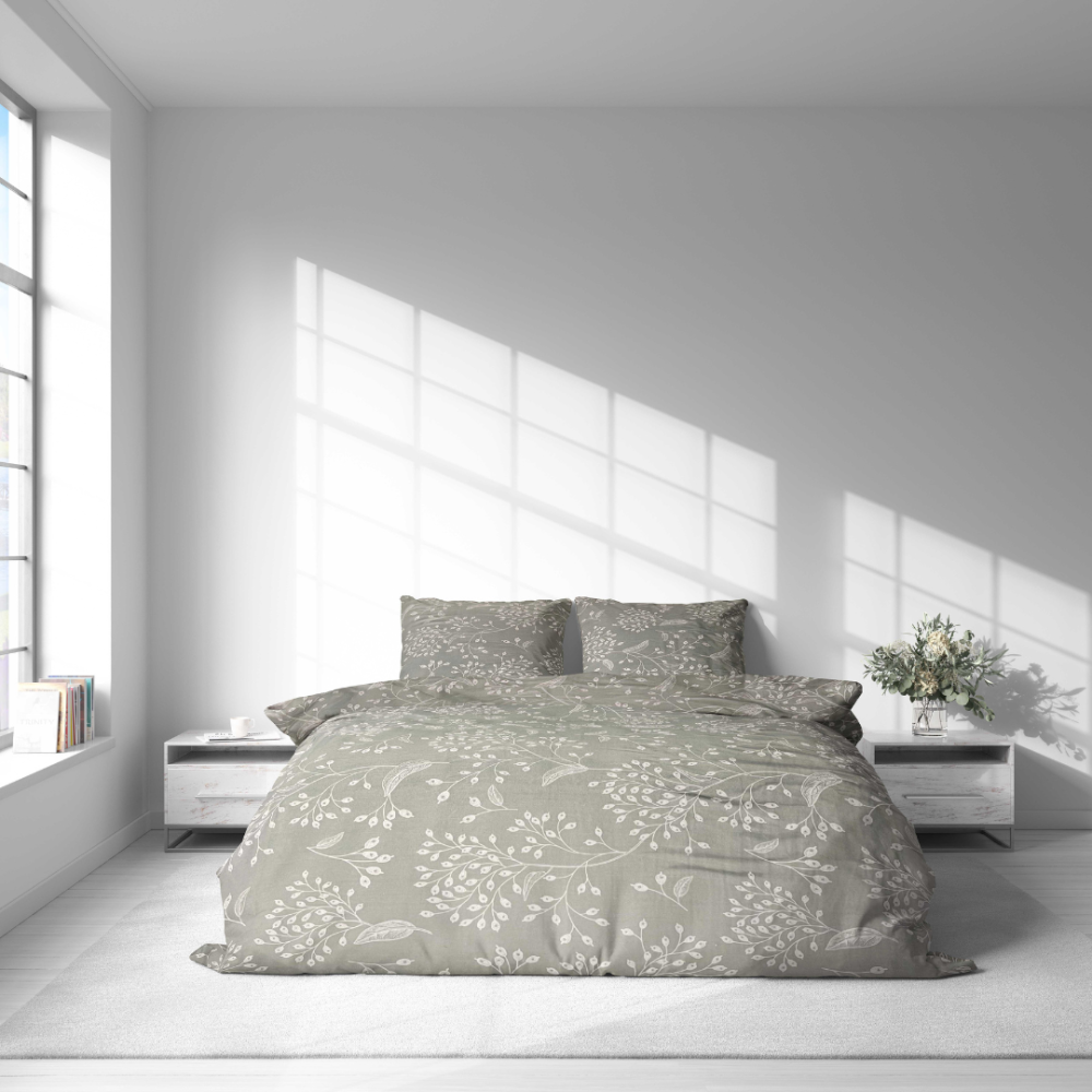 Bedding Set „Grandiflora“. Gray bedding sets, 140x200 cm, 200x200 cm, 200x220 cm. The pattern is complemented by harmoniously arranged white botanical motifs, intertwining branches and small clusters of leaves.