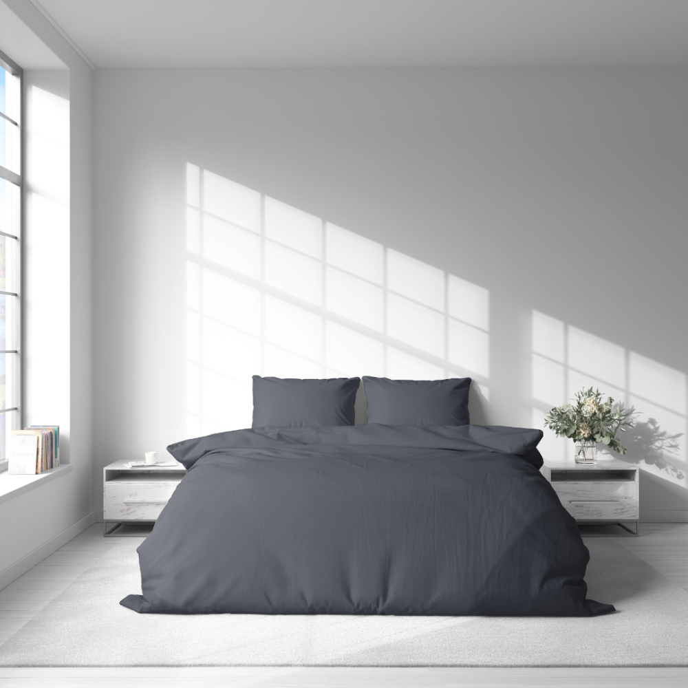 Bedding Set „Graphite“. Bedding sets 155x200, 140x200 cm, 150x200 cm, 160x200 cm, 180x200 cm, 200x200 cm, 200x220 cm, 220x240 cm. Classic dark grey bedding set, perfect for a timeless bedroom look.
