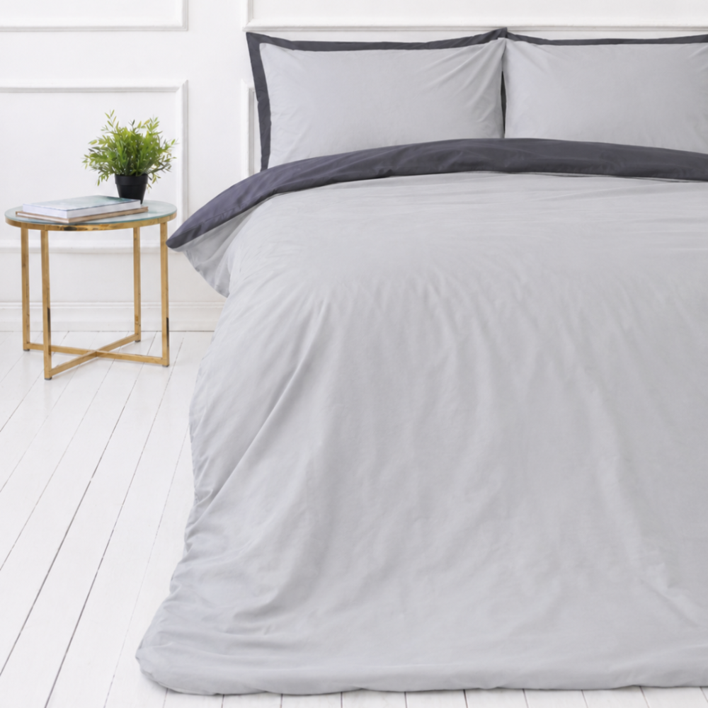 Bedding Set „Harbor Graphite“. Bedding sets 155x200, 140x200 cm, 150x200 cm, 160x200 cm, 180x200 cm, 200x200 cm, 200x220 cm, 220x240 cm. Minimalist reversible bedding set in light and dark gray tones.