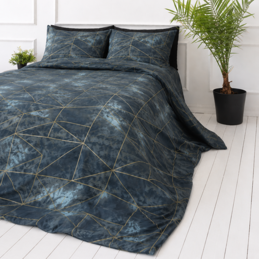 Bedding Set „Isolde“. Bedding sets 155x200, 140x200 cm, 150x200 cm, 160x200 cm, 180x200 cm, 200x200 cm, 200x220 cm, 220x240 cm. Dark blue fabric with geometric gold line design
