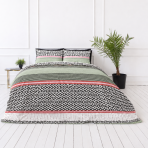 Bedding Set „Italy Wipe“. Green bedding set, 140x200 cm, 200x200 cm, 200x220 cm. Bedding set combining dark green and rose tones, complete with striking stripes and scattered little circles in dark and white for added flair.