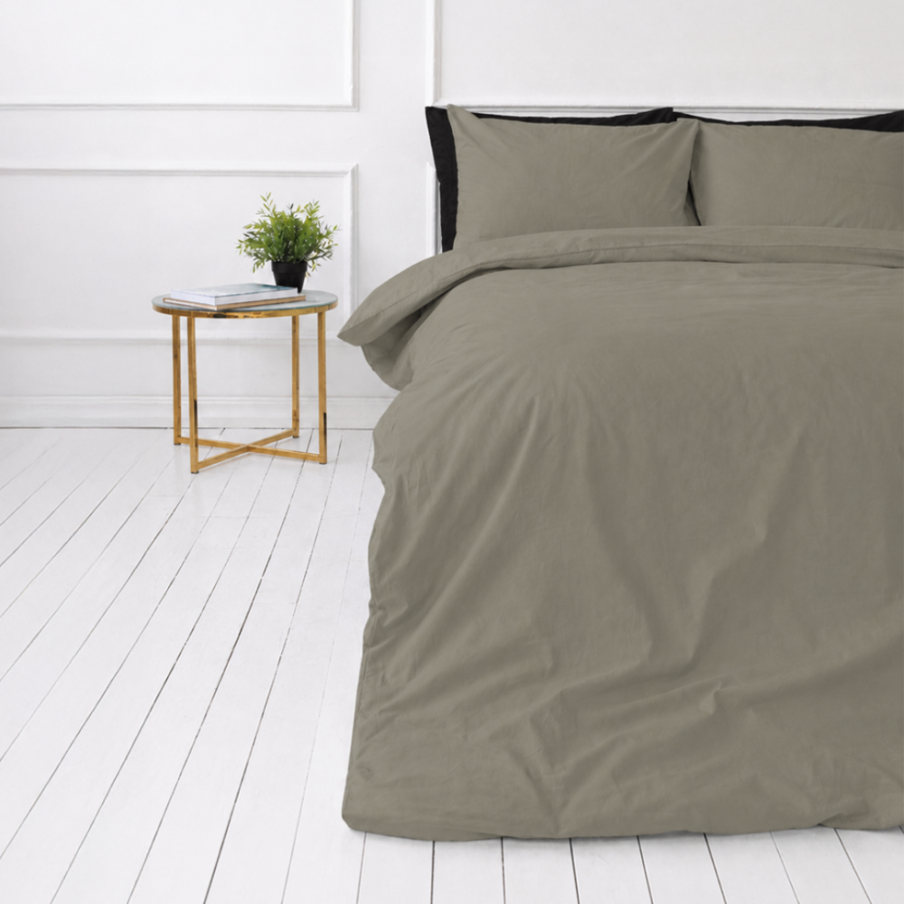Bedding Set „Khaki Grey“. Bedding sets 155x200, 140x200 cm, 150x200 cm, 160x200 cm, 180x200 cm, 200x200 cm, 200x220 cm, 220x240 cm. Minimalist grey-khaki bedding set with a uniform look. Bedding Set „Khaki Grey“. Bedding sets 155x200, 140x200 cm, 150x200 cm, 160x200 cm, 180x200 cm, 200x200 cm, 200x220 cm, 220x240 cm. Minimalist grey-khaki bedding set with a uniform look.