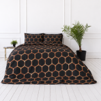 Bedding Set „Lavahive“. Black bedding sets, 140x200 cm, 150x200 cm, 160x200 cm, 180x200 cm, 200x200 cm, 200x220 cm. Chic bedding set with hive-like sparks on black background. Bedding Set „Lavahive“. Black bedding sets, 140x200 cm, 150x200 cm, 160x200 cm, 180x200 cm, 200x200 cm, 200x220 cm. Chic bedding set with hive-like sparks on black background.