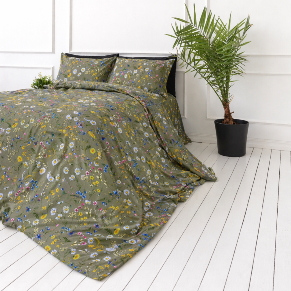 Bedding Set „Leafara“. Bedding sets 155x200, 140x200 cm, 150x200 cm, 160x200 cm, 180x200 cm, 200x200 cm, 200x220 cm, 220x240 cm. Subtle green bedding set with multicolored tiny flowers.