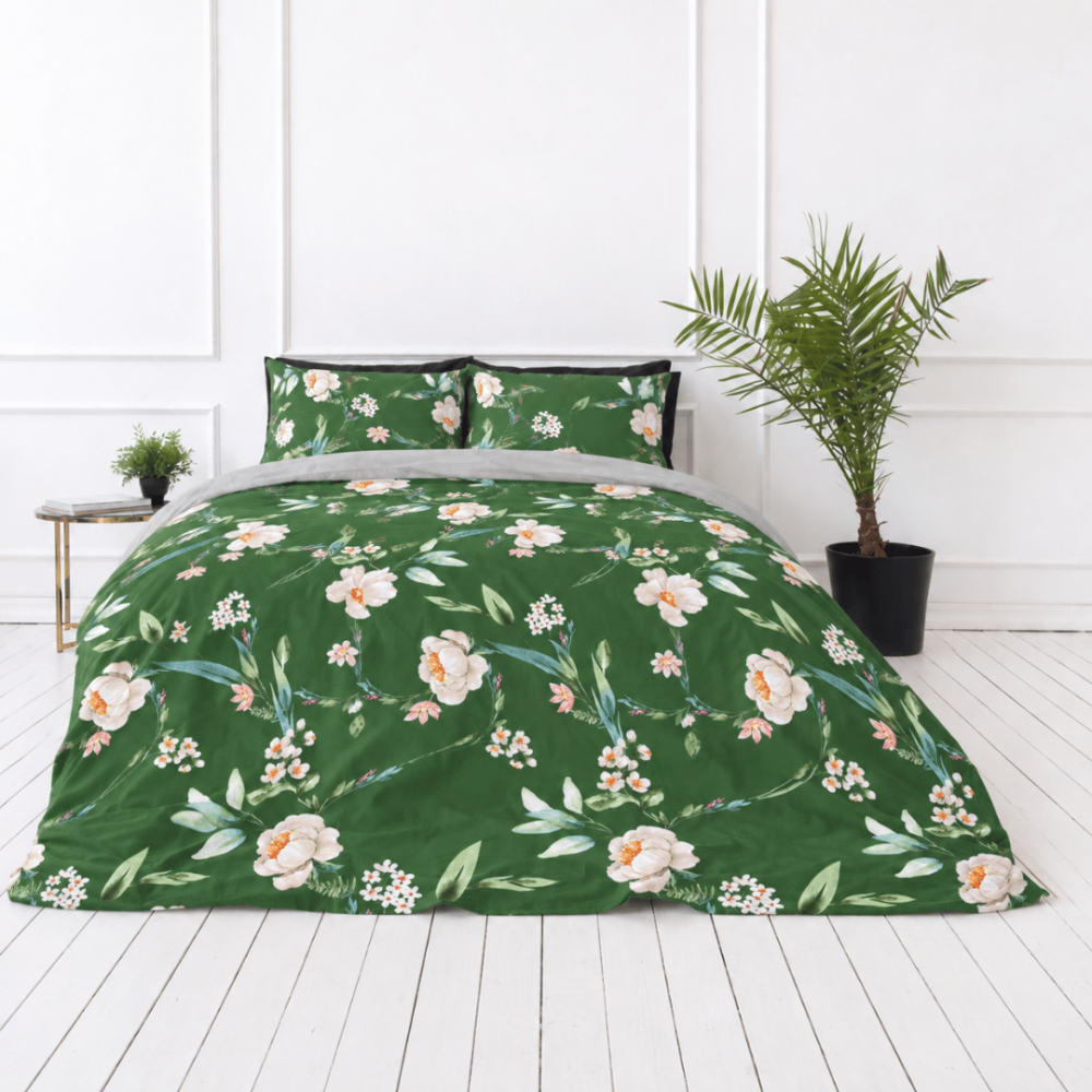 Double duvet cover sets „Liana“. Flannel bedding sets, 200x200 cm, 200x220 cm. Green floral bedding set with a light grey patterned reverse side. Double duvet cover sets „Liana“. Flannel bedding sets, 200x200 cm, 200x220 cm. Green floral bedding set with a light grey patterned reverse side.