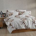 Bedding Set „Libby Brown Ranforce“. Patterned bedding sets, 140x200 cm, 200x200 cm, 200x220 cm. White bedding set with delicate brown flowers and soft pastel shades, creating a calm and elegant bedroom atmosphere.