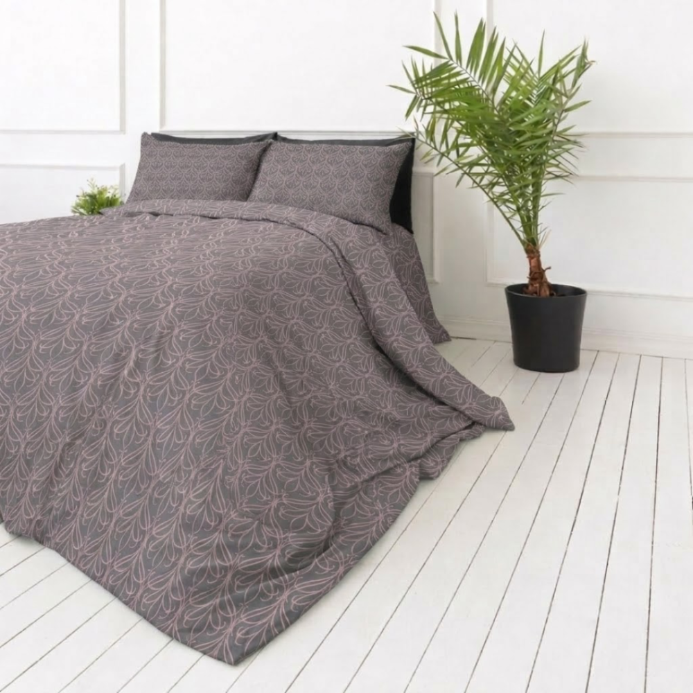 Bedding Set „Ligomes“. Purple bedding, 140x200 cm, 200x200 cm, 200x220 cm. Stylish bedding set in grey with eye-catching pink ornament patterns in lines, perfect for creating a contemporary bedroom ambiance.