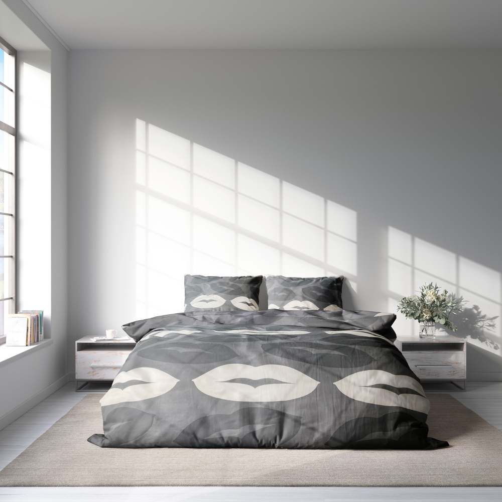 Bedding Set „Lipstick“. Bedding sets 135x200, 140x200 cm, 180x200 cm, 200x220 cm. Stylish grey bedding set featuring light and dark grey lipstick patterns, perfect for a trendy and modern bedroom look.