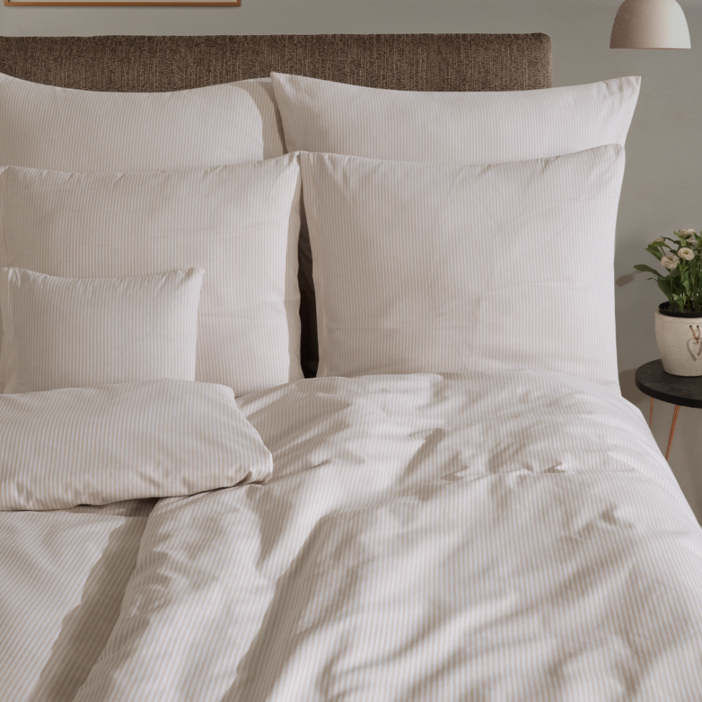 Bedding Set „Lisbon Beige“. Bedding sets 135x200, 140x200 cm, 200x200 cm, 200x220 cm. Elegant beige and white lines pattern bedding set, adding a soft and stylish touch to your bedroom decor.
