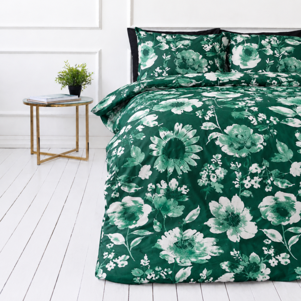 Bedding Set „Lush Green“. Bedding sets 155x200, 140x200 cm, 150x200 cm, 160x200 cm, 180x200 cm, 200x200 cm, 200x220 cm, 220x240 cm. This bedding set with a green background and white floral pattern is a perfect fit for both modern and classic interiors. Bedding Set „Lush Green“. Bedding sets 155x200, 140x200 cm, 150x200 cm, 160x200 cm, 180x200 cm, 200x200 cm, 200x220 cm, 220x240 cm. This bedding set with a green background and white floral pattern is a perfect fit for both modern and classic interiors.