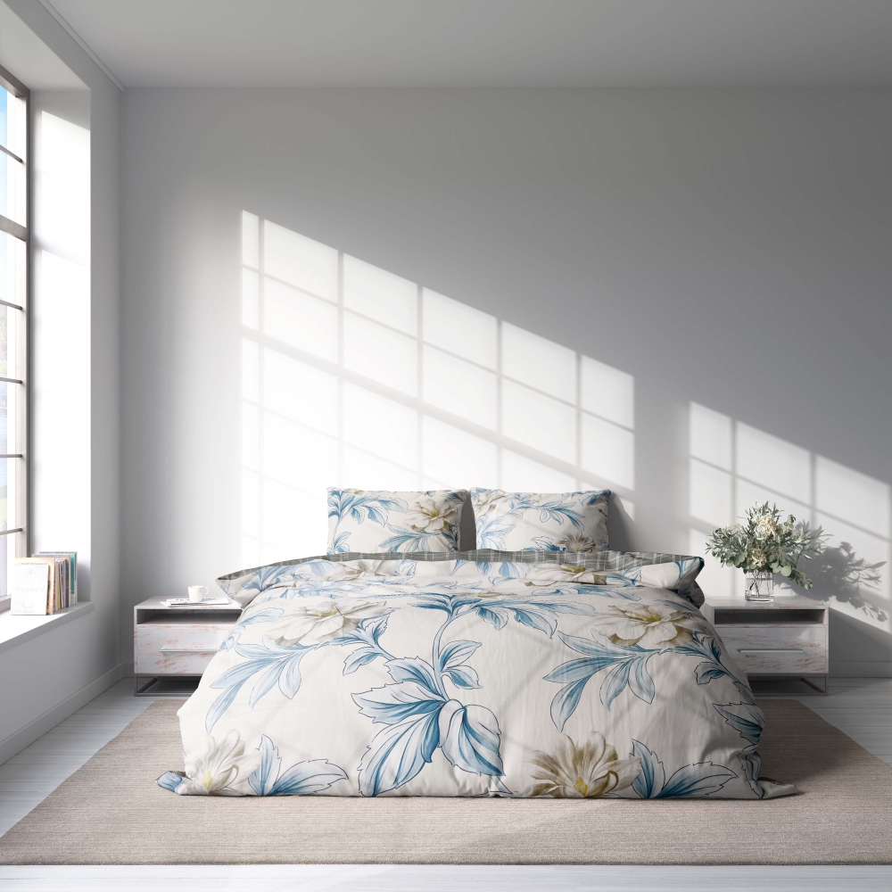 Bedding Set „Melody“. Patterned bedding sets, 140x200 cm, 200x200 cm, 200x220 cm. White bedding set adorned with blue and grey flowers, offering a serene and stylish floral pattern.