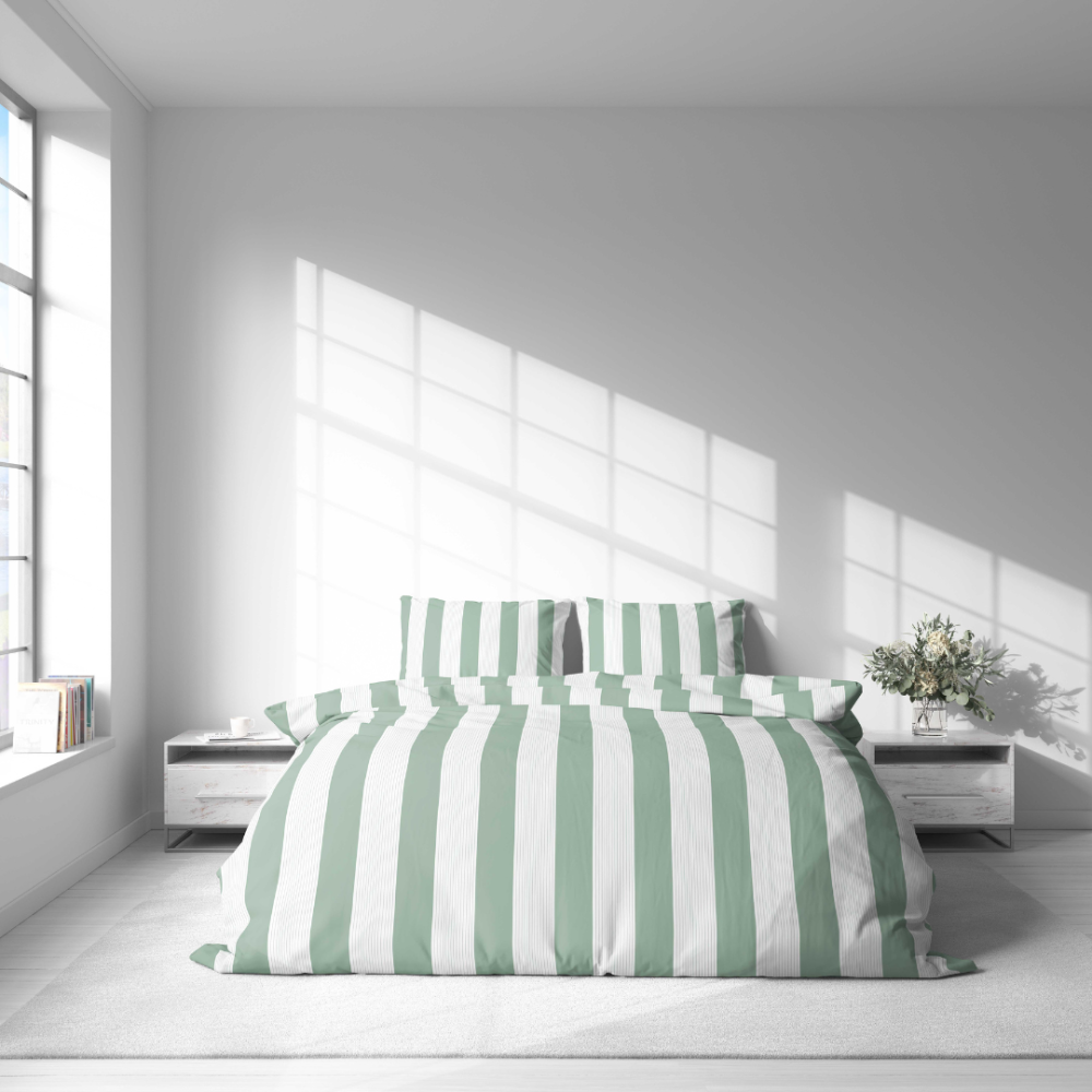 Bedding Set „Modern Line“. Green bedding set, 140x200 cm, 200x200 cm, 200x220 cm. Chic white bedding with a stylish green and white stripes pattern, ideal for creating a fresh and inviting atmosphere in any room.