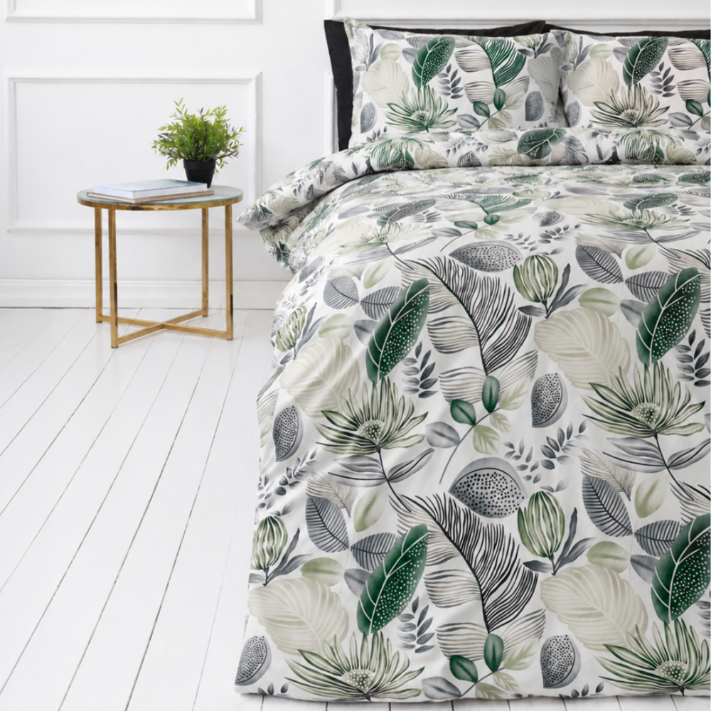 Bedding Set „Natural Emporium“. Green bedding set, 140x200 cm, 200x200 cm, 200x220 cm. Bedding set with natural botanical patterns in green and brown tones, creating a calm and natural impression.