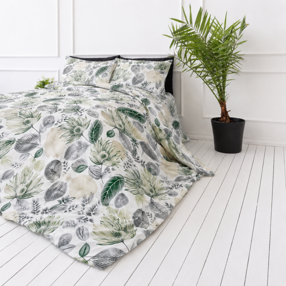 Bedding Set „Natural Emporium“. Green bedding set, 140x200 cm, 200x200 cm, 200x220 cm. Bedding with soft botanical patterns in light green and brown shades.