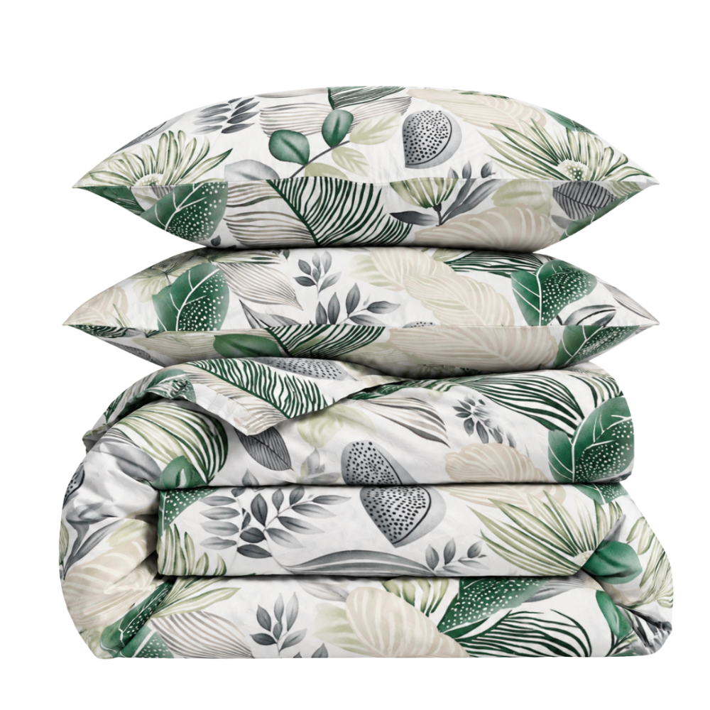 Bedding Set „Natural Emporium“. Green bedding set, 140x200 cm, 200x200 cm, 200x220 cm. Bedding set with a greenish, bluish, and beige botanical pattern on a white background. Bedding Set „Natural Emporium“. Green bedding set, 140x200 cm, 200x200 cm, 200x220 cm. Bedding set with a greenish, bluish, and beige botanical pattern on a white background.