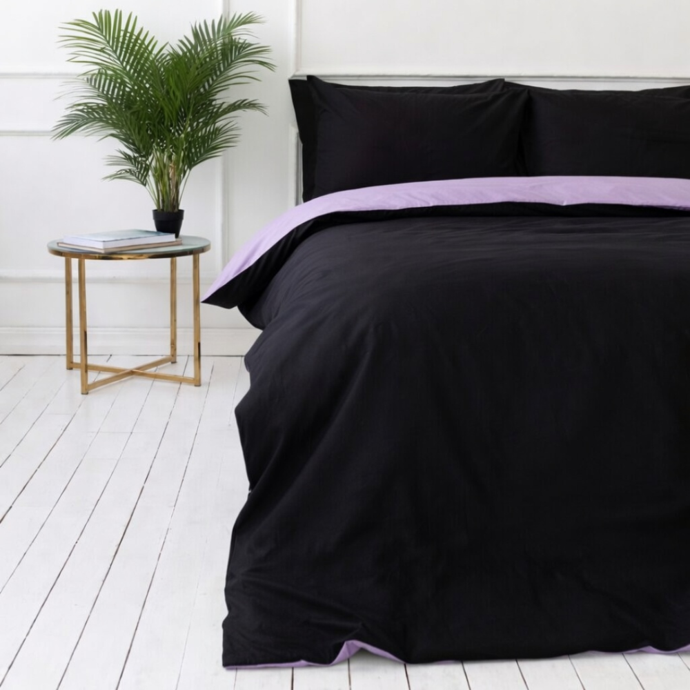 Bedding Set „Ozai Orchid“. Bedding sets 155x200, 140x200 cm, 150x200 cm, 160x200 cm, 180x200 cm, 200x200 cm, 200x220 cm, 220x240 cm. Modern reversible bedding set in black with lavender accent.