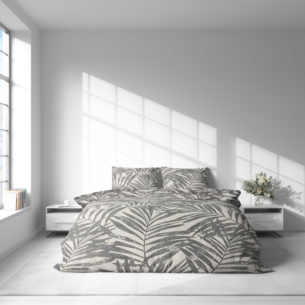 Bedding Set „Palm Drift“. Bedding sets 135x200, 140x200 cm, 200x200 cm, 200x220 cm, 220x240 cm. Elegant bedding set in light hues, beautifully accented with detailed palm leaves for a serene and inviting atmosphere.