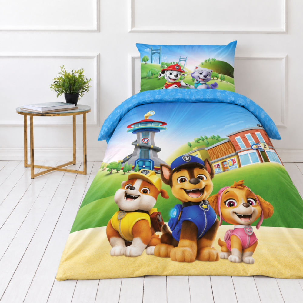 Bedding Set „Paw Patrol Blue“. Kids bedding, 135x200 cm. Colourful puppy pattern with blue, yellow and pink accents.
