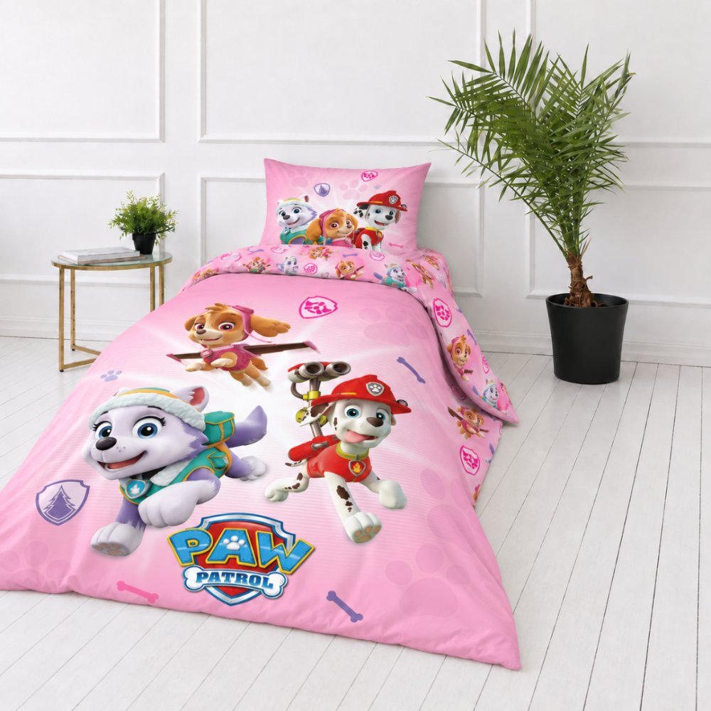 Bedding Set „Paw Patrol Pink“. Kids bedding, 135x200 cm. Pink pillowcase with three puppies and paw print motifs. Bedding Set „Paw Patrol Pink“. Kids bedding, 135x200 cm. Pink pillowcase with three puppies and paw print motifs.