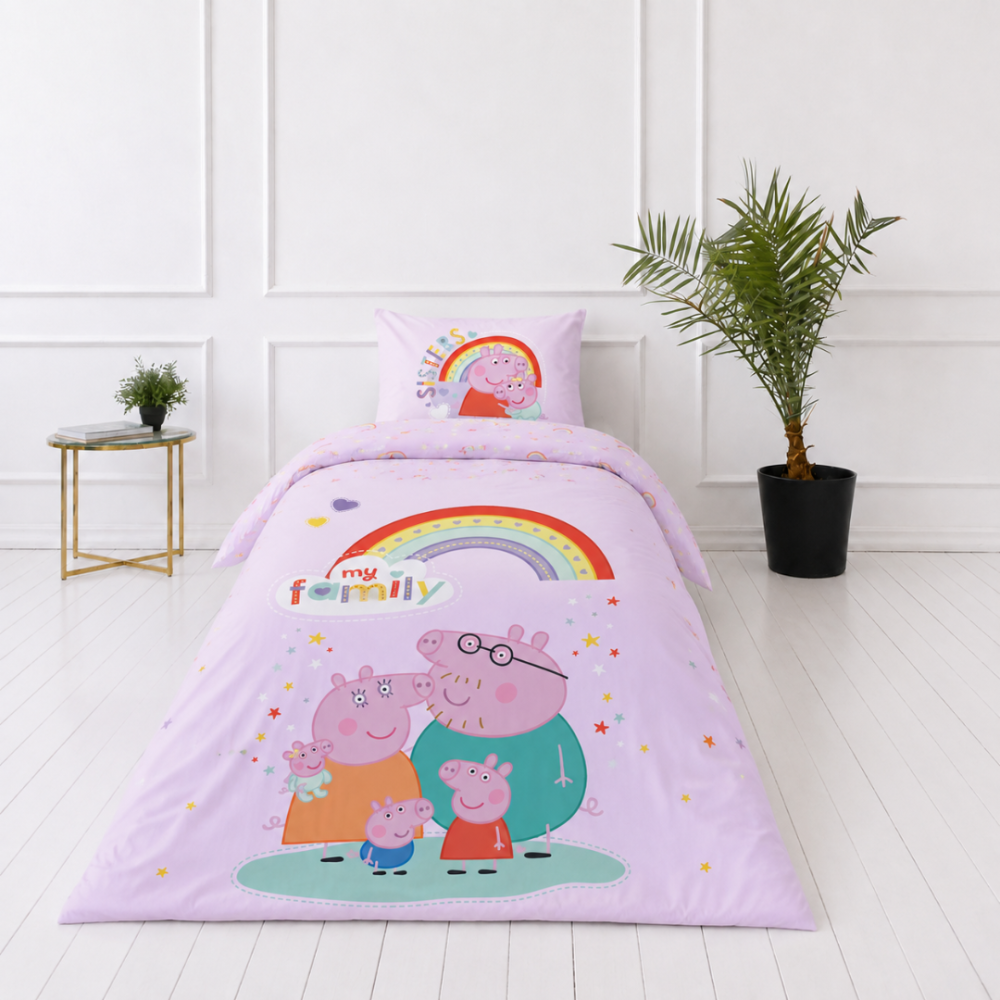 Bedding Set „Peppa Pig“. Kids bedding, 135x200 cm. Pastel design with peppa pig characters, colourful hearts and stars.