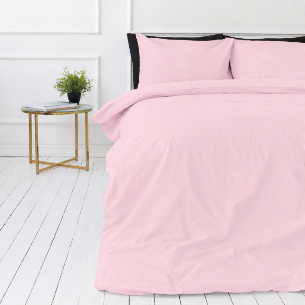 Bedding Set „Piggy“. Bedding sets 135x200, 140x200 cm, 200x200 cm, 200x220 cm, 220x240 cm. Delicate pink bedding set for a charming and inviting bedroom ambiance.