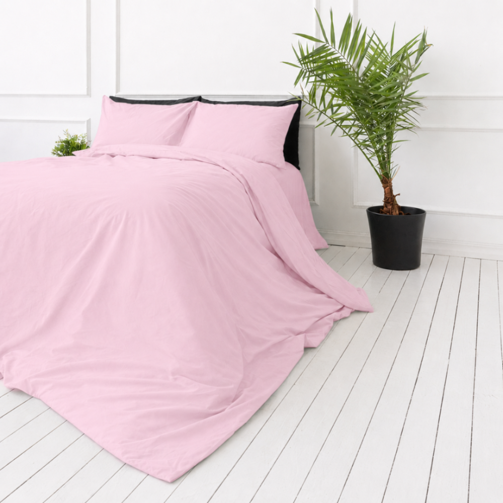 Bedding Set „Piggy“. Bedding sets 135x200, 140x200 cm, 200x200 cm, 200x220 cm, 220x240 cm. Classic pink bedding set, perfect for a timeless and romantic bedroom.