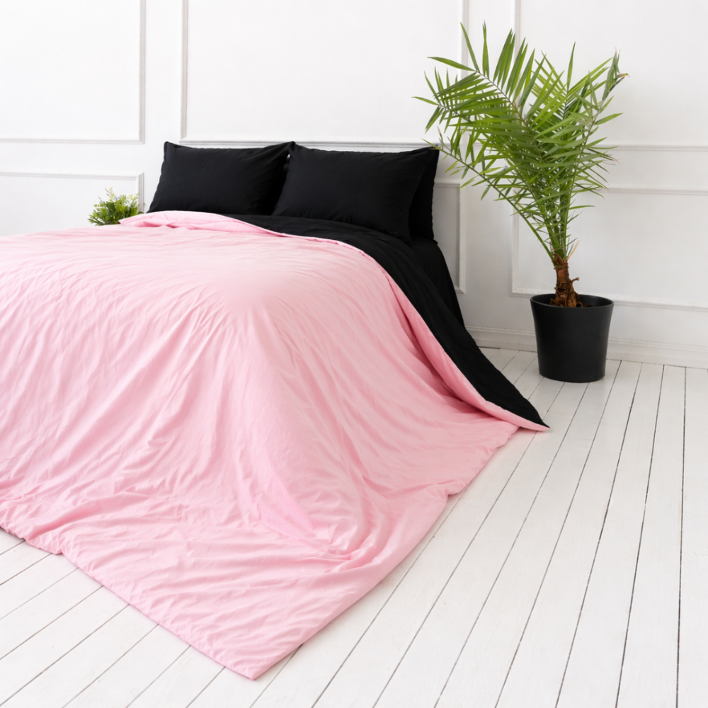 Bedding Set „Pink Panther“. Bedding sets 155x200, 140x200 cm, 150x200 cm, 160x200 cm, 180x200 cm, 200x200 cm, 200x220 cm, 220x240 cm. Elegant reversible bedding set in black and pastel pink.