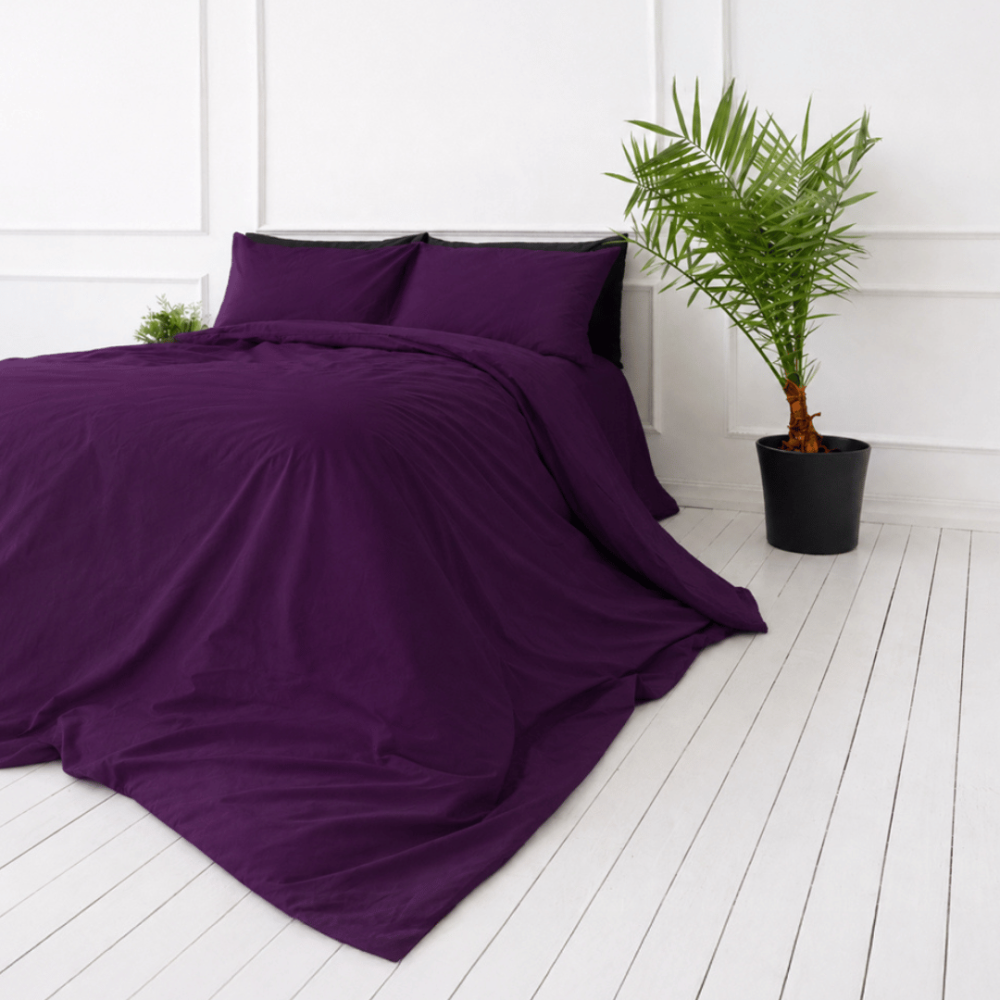 Bedding Set „Plum“. Bedding sets 155x200, 140x200 cm, 150x200 cm, 160x200 cm, 180x200 cm, 200x200 cm, 200x220 cm, 220x240 cm. Dark purple bedding set with a minimalist solid-color design. Bedding Set „Plum“. Bedding sets 155x200, 140x200 cm, 150x200 cm, 160x200 cm, 180x200 cm, 200x200 cm, 200x220 cm, 220x240 cm. Dark purple bedding set with a minimalist solid-color design.
