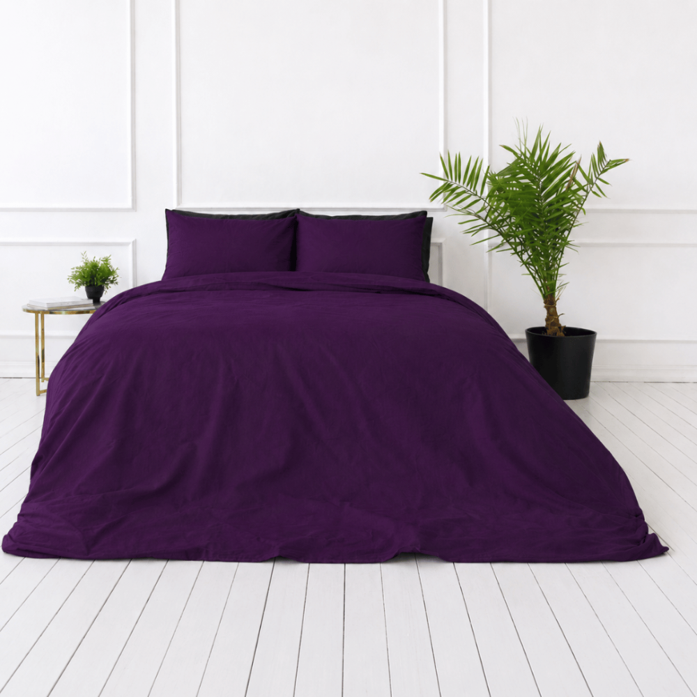 Bedding Set „Plum“. Bedding sets 155x200, 140x200 cm, 150x200 cm, 160x200 cm, 180x200 cm, 200x200 cm, 200x220 cm, 220x240 cm. Rich plum-colored bedding set with a plain pattern-free design. Bedding Set „Plum“. Bedding sets 155x200, 140x200 cm, 150x200 cm, 160x200 cm, 180x200 cm, 200x200 cm, 200x220 cm, 220x240 cm. Rich plum-colored bedding set with a plain pattern-free design.