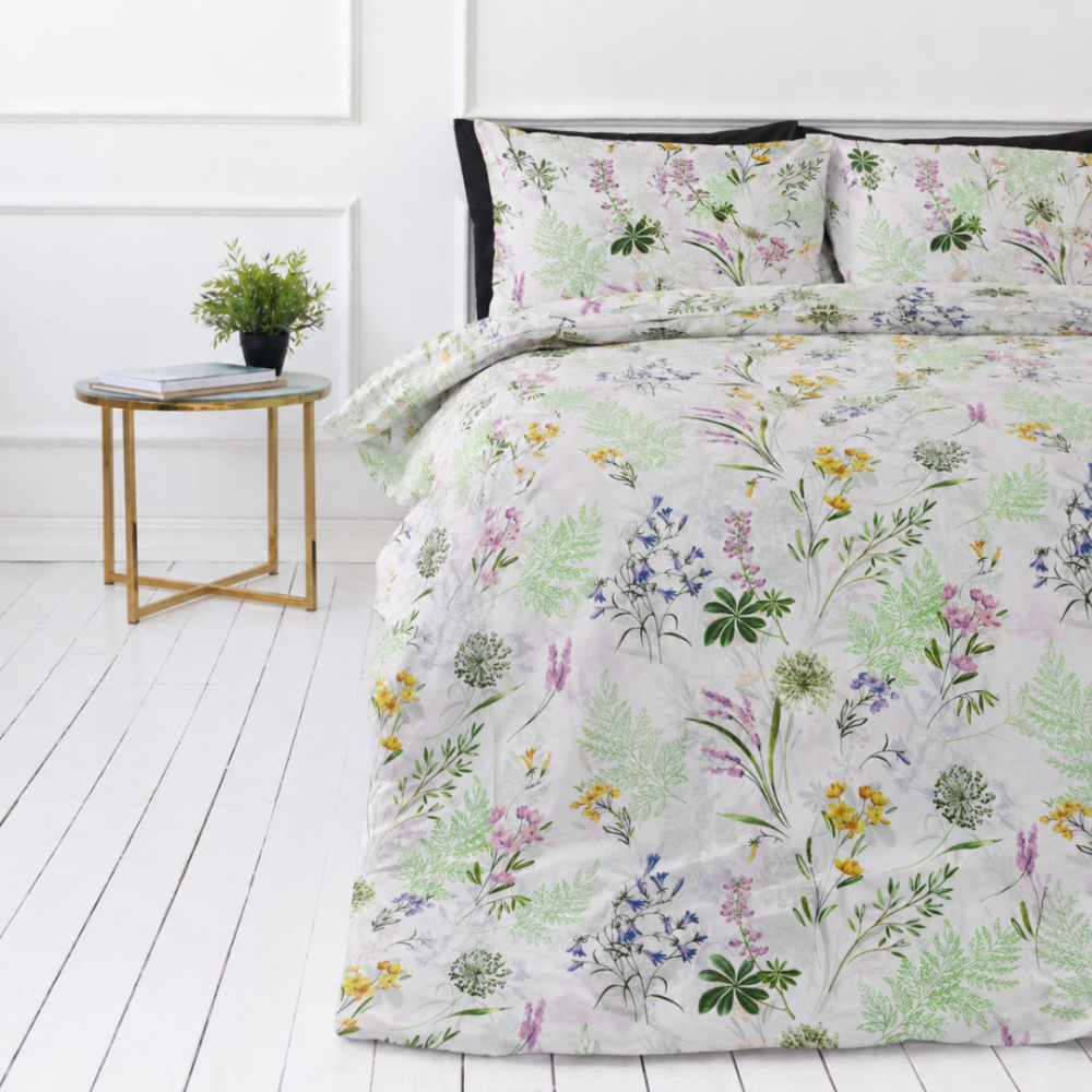 Bedding Set „Primavera“. Bedding sets 155x200, 140x200 cm, 150x200 cm, 160x200 cm, 180x200 cm, 200x200 cm, 200x220 cm, 220x240 cm. White bedding with green plant motifs and pastel flower details Bedding Set „Primavera“. Bedding sets 155x200, 140x200 cm, 150x200 cm, 160x200 cm, 180x200 cm, 200x200 cm, 200x220 cm, 220x240 cm. White bedding with green plant motifs and pastel flower details