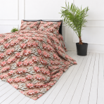 Bedding Set „Rosy Whisper“. Bedding sets 155x200, 140x200 cm, 150x200 cm, 160x200 cm, 180x200 cm, 200x200 cm, 200x220 cm, 220x240 cm. Floral bedding set with coral blossoms and creamy white leaves. Bedding Set „Rosy Whisper“. Bedding sets 155x200, 140x200 cm, 150x200 cm, 160x200 cm, 180x200 cm, 200x200 cm, 200x220 cm, 220x240 cm. Floral bedding set with coral blossoms and creamy white leaves.
