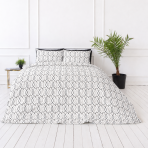 Bedding Set „Soft Chaos“. Gray bedding sets, 140x200 cm, 200x200 cm, 200x220 cm. Light bedding set with a repeating oval chain pattern. Bedding Set „Soft Chaos“. Gray bedding sets, 140x200 cm, 200x200 cm, 200x220 cm. Light bedding set with a repeating oval chain pattern.