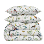 Bedding Set „Song Nest“. Patterned bedding sets, 140x200 cm, 200x200 cm, 200x220 cm. White cotton bedding with bright yellow and blue birds and green grass illustration details.