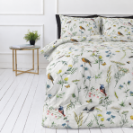 Bedding Set „Song Nest“. Patterned bedding sets, 140x200 cm, 200x200 cm, 200x220 cm. Bedding set on a white background decorated with numerous sketched flower stems and yellow birds.