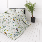 Bedding Set „Song Nest“. Patterned bedding sets, 140x200 cm, 200x200 cm, 200x220 cm. Watercolor-style birds, green branches, and delicate blossoms shine against the background of light white bedding.