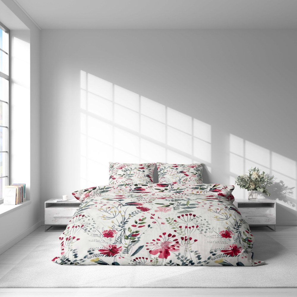 Bedding Set „Sparkling Flowers“. Patterned bedding sets, 140x200 cm, 200x200 cm, 200x220 cm. Bedding set with a delicate watercolor floral motif on a pastel-toned background.